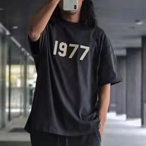 1977 Keçeli Yazılar T-Shirt Erkek T Shirt Casual Boy Kısa Kollu Tee Erkekler Kadınlar Hip Hop Streetwear MG220029