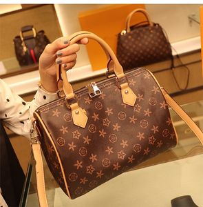 Heta kvinnors designers Luxurys Women Messenger Travel Bag Classic Style Fashion Bags Shoulder Bags Lady Totes Handv￤skor Snabb 30 cm med guldl￥s
