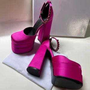Tacchi più alla moda con sacchetto per la polvere Scarpe da donna Sandali firmati Sandali di qualità Altezza tacco e sandalo Scarpe basse Pantofole con diapositive di brand032