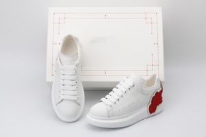 Letras Personalizadas al por mayor-Parejas pequeños zapatos blancos diseñador versión top de lujo mc siertanes venta de letras rojas y azul