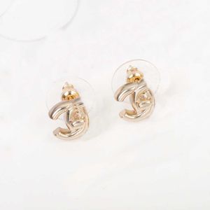 2023 fashion style charm Simple design stud earring in light 18k gold plated for women wedding engagment jewelry gift S3074