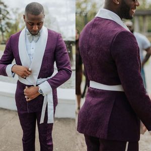 Noble Purple Floral Pattern Men Wedding Tuxedos Classic Fit Shawl Lapel Groom Prom Party Formal Outfit Two Pieces