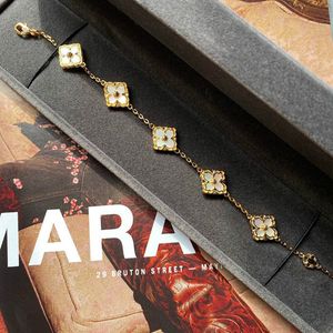 Pulseiras de charme de designer de trevo de ouro 18K para mulheres retrô vintage marca Itália diamante doce flores pulseira pulseira festa casamento jóias