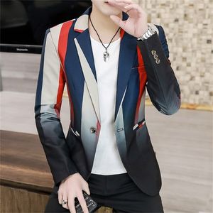 Giacca da uomo di marca Giacca da uomo con stampa di moda Vendita giacca slim fit casual Homme Cappotto Hip Hop Cantante Blazer a fiori S-3XL 220812