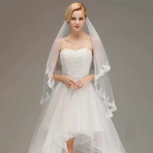 Stock Fashion Bridal Veil met kammen ellebooglengte korte kanten appliques sluiers bruiloft accessoires CPA1437