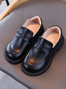 Minimalistische Penny-Loafer für Jungen SHE