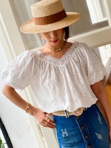 Kvinnors tröjor Jastie Summer Embroidery Lace Shirts Women Vintage French V-Neck Puff Sleeve Design Top Elegant Ladies Commuter Blusa