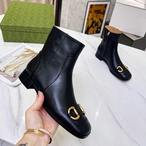 Designer Boots Luxury Boot äkta Leather Martin Boots Ankel Booties Woman Short Boot Sneakers Trainers Slipper Sandaler av Shoebrand W163 04