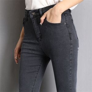 Jeans för kvinnor mamma blå grå svart kvinna hög elastisk plus storlek 40 stretch kvinnlig tvättad denim mager blyertsbyxor 220423
