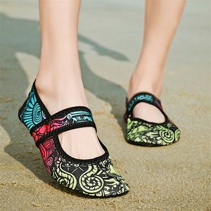 Women Beach Barefoot Shoes Aqua Swimming Shoes Soft Flat Yoga Shoes Men Quick Dry Slip On Socks Water Sneakers Unisex Surfing 220610