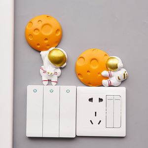 Nordic Astronaut Switch Stickers Home Decor Resina 3D Astronaut Moon Statue Adesivo da parete per la casa Presa Decorazione Sticker Regalo