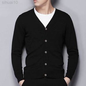 Men's Vest Sweaters Cotton Knitted Solid Color Long Sleeve Sweaters V Neck Loose Button Knitting Male Casual Clothing New L220801