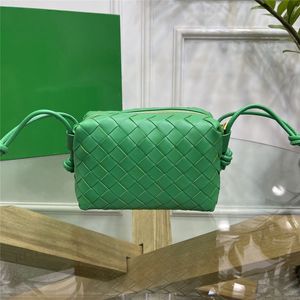 Designer-Luxus-98090-Mini-Loop-Schultertasche aus grünem Leder, 7A, Qualitätsgröße: 17 x 10 x 6 cm