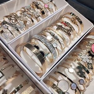Titan-Stahl-Armband, gemischte Modelle, Großhandel, Designer-Armreif für Damen, hypoallergen, lichtecht, modische Diamant-Armbänder