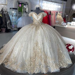 Glitter Sequined Quinceanera Dresses For Juniors Girls Mexican Ball Gowns Prom Off the Shoulder Gold Embellisment Lace Applique Corset Sweet 16 Vestido 15 XV Anos
