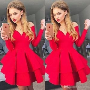 Uzun Kısa Balo Elbisesi toptan satış-Yeni kırmızı saten uzun kollu eve dönüş elbiseleri omuzdan sınıf kısa balo elbiseleri ucuz fırfırlar kokteyl parti elbiseleri gençler için