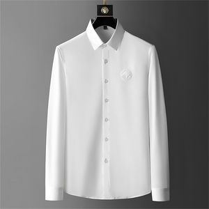 Camisas bordadas de luxo para homens manga longa magro camisa casual preto branco negócios formal vestido camisas sociais smoking roupas 220326