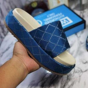 2022 Luxury Designers women Sandals Canvas Platform slippers Real Leather Beige brick Red Colors Beach Slides Slipper Outdoor Party Classic Flat 35color