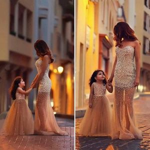 Abiti alla moda Abito da ragazza di fiori su misura Abiti con perline Abito da principessa Madre e figlia Sirena per figlie