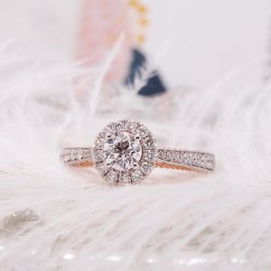 Ronde gesneden echte diamanten verlovingsring vast k tweekleurig gouden fijne ring voor vrouwen ct caat hoofdsteen diamant f g si1