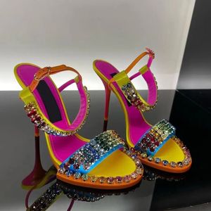 Neue Top-Luxuskristall-Sandalen mit hohen Absätzen und farblich passenden Satin-Ristriemen für Abendkleider. Designer-Schuhe. Slingback-Schuhe für den Abend