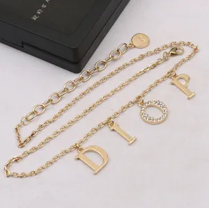 D Family Luxury Brand Designer Letters Bangle Pendant Halsband Män Kvinnor Metall smycken Personlighet Kreativ mode Hip Hop tillbehör