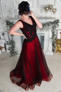 Robes De Mariée Pays Corset achat en gros de Gothic V Neck Sans manches noires et rouges robes de mariée Appliques en dente