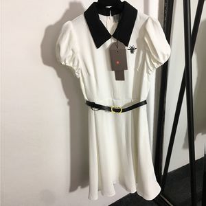 Personlighetsbälte Designer Sundress Kvinnor Eleganta Klänningar Trendig Bee Broderi Kvinna Casual Dress Varumärke Långkjolar