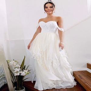 Vestido de noiva de praia de luxo fora do ombro 2022 com babados Bottom Sweetheart Lace Country Country Bohemian Civil Bridal GOWNS ROBE DE MARIAGE