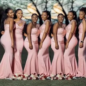 2022 Sexy Arabski Blush Różowe Długie Druhna Dresses Na Wesela Jeden Ramię Mermaid Koronki Aplikacje Koraliki Party Sweep Pociąg Pokojowy Honor Suknie Elastyczna Satyna