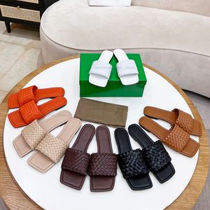 Sandaler Berömda Designer Kvinnor Slides Platt Klack Sandles För Kvinna Äkta Läder Solid Sommar Lyxig Sko Slipper Gummi Yttersula Skor Med Box