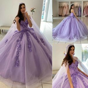 Peri Lilac Quinceanera Elbiseler 2022 Meksika ile pelerinli balo elbisesi dantel çiçekler balo elbisesi vestidos de 15 anos maskeli balo xv elbise prenses seks parti doğum günü