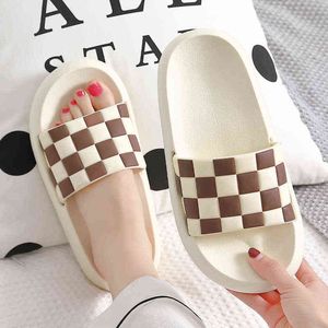 Summer Women Men Thick Platform Slippers Soft Checkerboard Non-Slip Indoor Outdoor Sandals Neutral Flat Flip flops Ladies Shoes Y220412