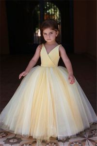 Carino adorabile fiore giallo Girl Abiti Principessa Ball Gown V Collo Rucchizzato Tulle Lunghi Bambini Bambini Bambino Pegeant Abiti BC0848