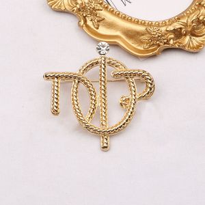 Luxury Brand Designer Double Letter Pins Brooches Women Gold Silver Leather Crysatl Pearl Rhinestone Brooch Suit Pin Classic Wedding Party Jewerlry Accessories