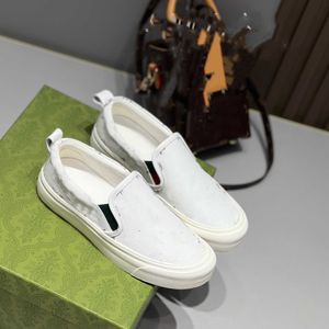Luxury Brand Guccl Women's Casual Shoes broderade Calico Sail Shoes Flat Bottom Fashion Deerskin Letter Rubber Sole Bekväma resesportskor utan halk.