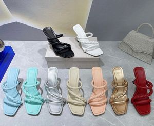 Flätade sandaler designers kvinnor kvinnor hög häl latte luxe nappa sandaler strand tofflor läder diosa sandal glider topp designer damer party glid fyrkantiga tå sko