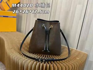 Borsa a tracolla da donna in pelle increspata con catena dorata 2022 Nuove borse femminili di moda in tinta unita di lusso con clip-A6