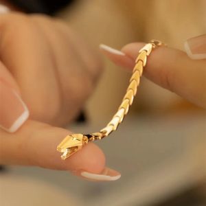 S2996 Joyas de moda Light Luxury Nicho Diseño Exquisito Rango de dedo anillos de serpiente