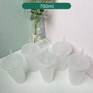 Nuovo arrivo 500ml 710ml Bottiglia di plastica Bicchiere di plastica con coperchio e cannuccia Summer Drinkware Juice Cup trasparente Z11