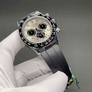 Lin Ruihuang prese gli orologi da uomo meccanici full-automatici di Huidi e Jindi Wenle avevano lo stesso cinturino di plastica