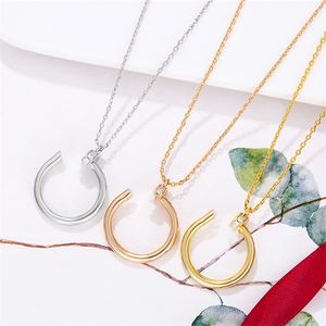 Designer mannen en vrouwen ketting klassieke eenvoudige hangende kettingen heldere diamant luxe sieraden roze goud titanium stalen geschenkdoos