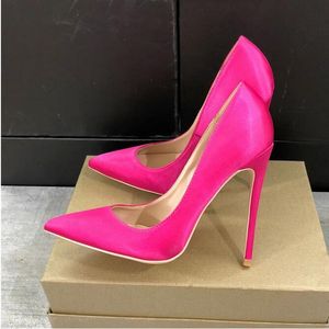 Designer-Roseピンクの女性サテン靴の生地尖ったつま先ハイヒールレディースシックスティレットパンプスブライダルシルクウェディングシューズパーティーバンケットファッション
