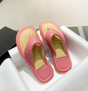 2022 Luxury Designer Sandals 22S Women Flip-Flops Thick Bottom Square Toe Slippers Genuine Leather Outsole Sheepskin Lining Beach Shoes