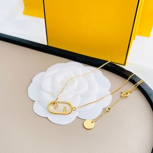 Fashion Brand Designer Gold Pendant Necklaces Diamonds Chain Luxury Womens Jewelry Pearl Ladies Necklace Fashion Chins 2204152D