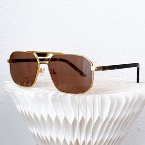 نظارة شمسية مصممة فاخرة جديدة للرجال نساء نظارات الشمس للمرأة المعدنية المعدنية الكلاسيكية مربعة على الطراز الذهبي