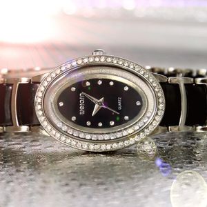 Armbanduhr Ladies Mode Analog Quarz Watch Shiny Silver Metal Band Black Dial Women Bracelet Watchwatchwatches