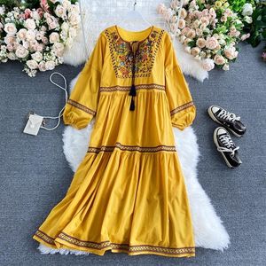 Vestidos casuais vintage para mulheres bordados étnicos bordados o-pescoço de finge com manga de manga de sopa de manga de manga de manga mática e longa feminina boho castanha