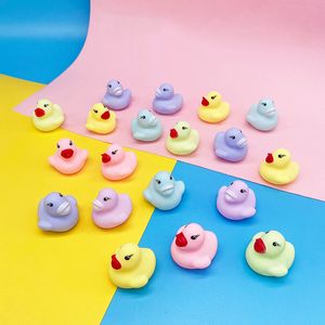 Baby gummi ducks leksaker barn dusch bad leksak float squeaky sound duck rolig simning vatten spela spel gåva för barn