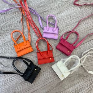 2022 Women Mini Bag J Letra Letra pequena bolsa de ombro Micro bolsa fofa bolsa de designer bolsa noturna carteira de moeda de bolsa de carteira designers 2205192